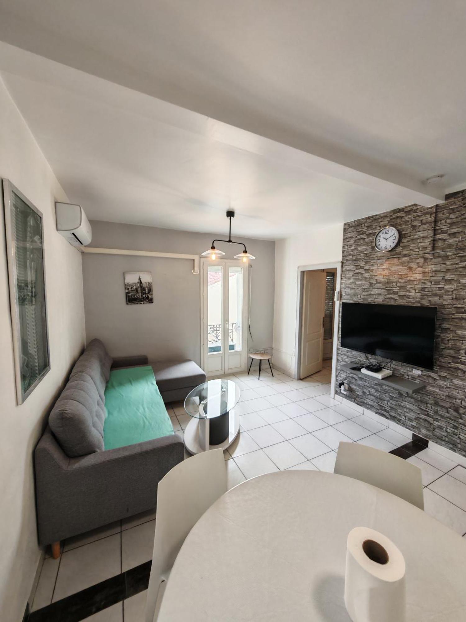 F1 200 Metre De La Gare Appartement Perpignan Buitenkant foto